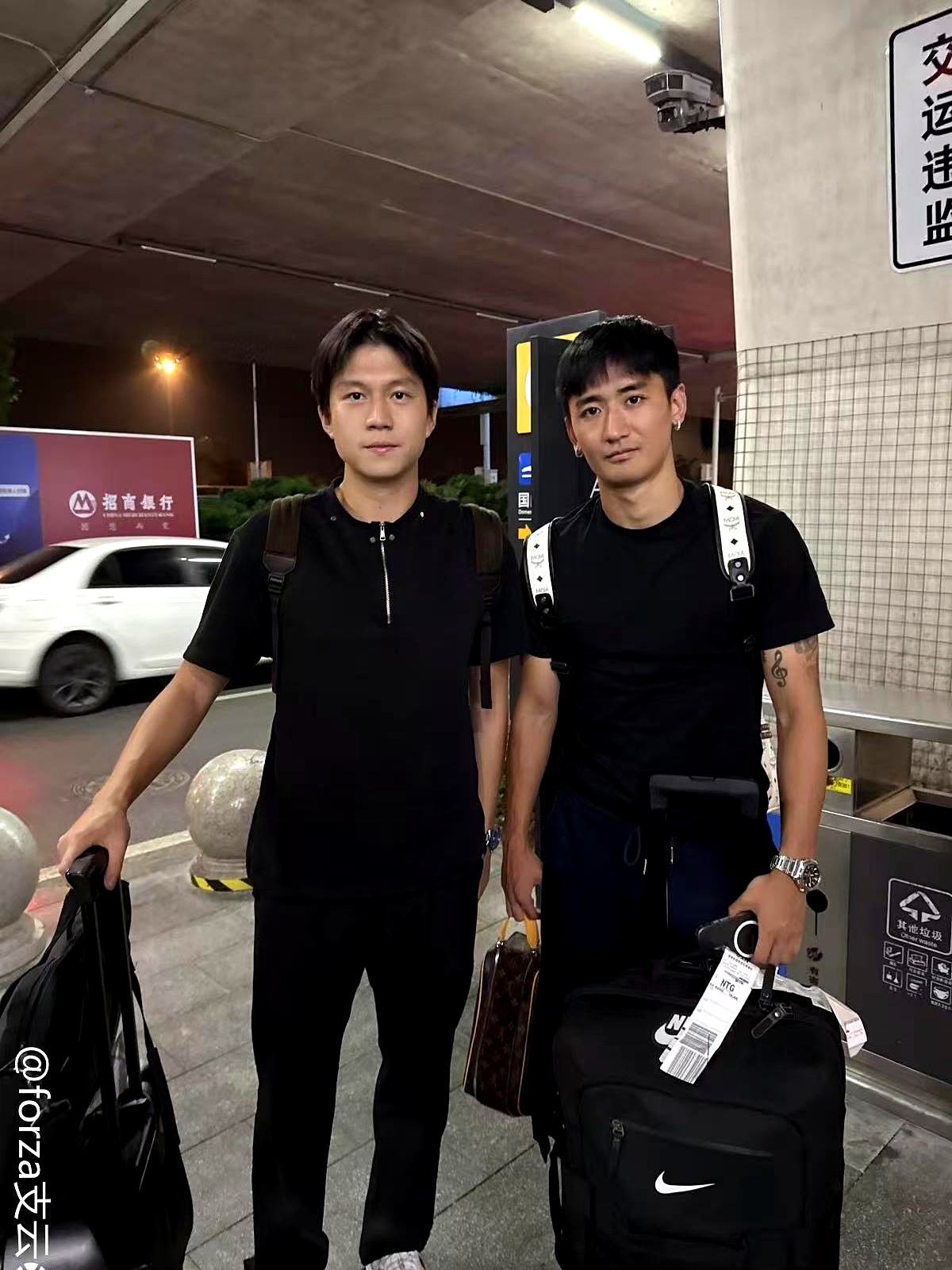 包含加时末段突围战来临；成都蓉城围绕法国杯主帅复盘；压力陡增；身体对抗强度拉满的词条